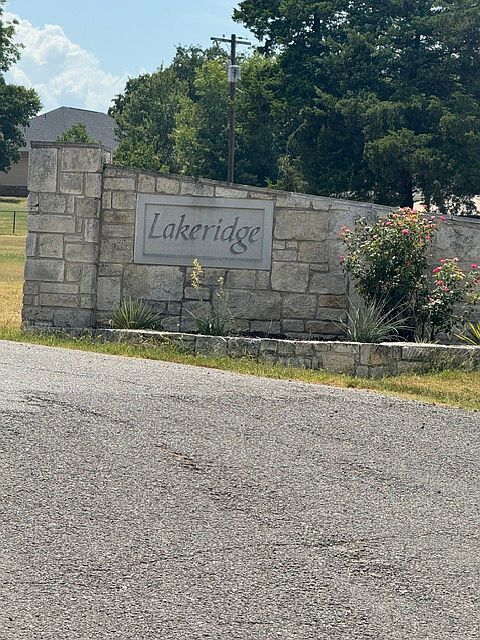 1st image of Lindsay Ln