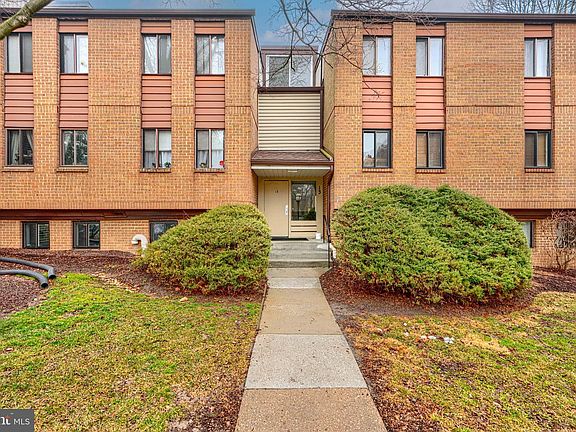 5th image of 13 Suntop Ct Unit T2