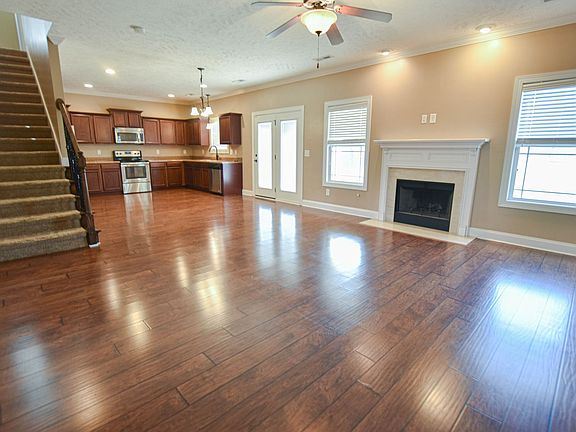 3rd image of 771 Sturdivant Dr