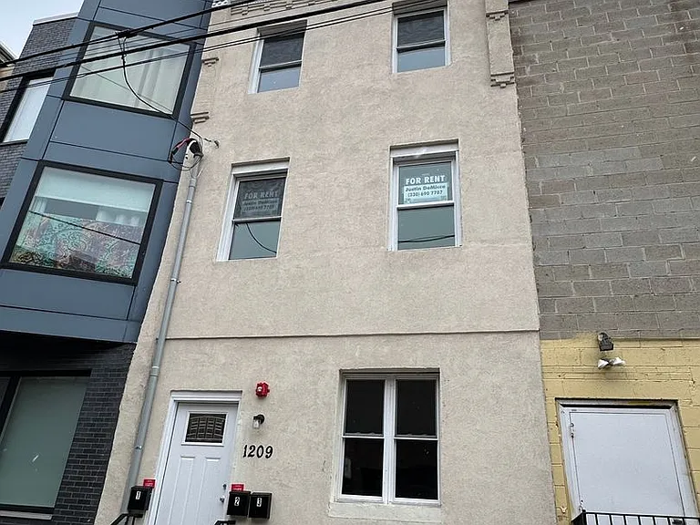 1209 N Franklin St — Photo 26