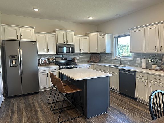 Light, Bright Open Kitchen 
