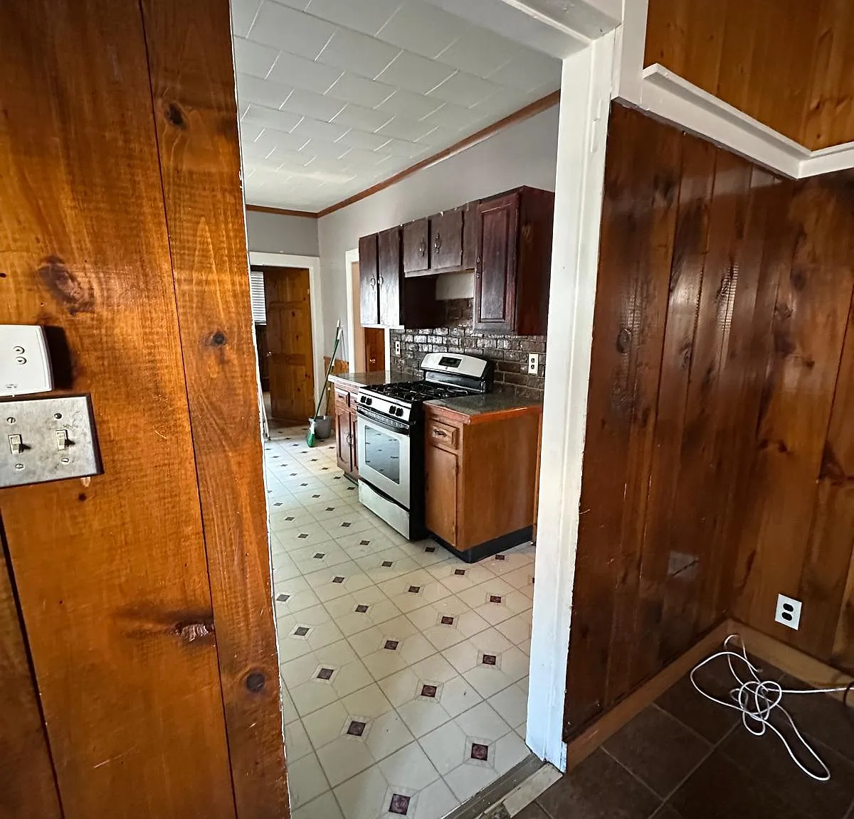 913 Social St — Photo 1