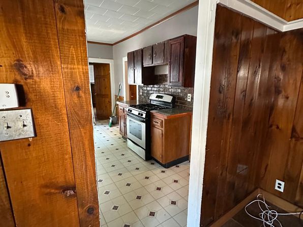 913 Social St, Woonsocket, RI