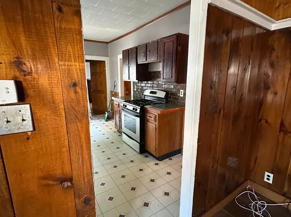 913 Social St, Woonsocket, RI 02895