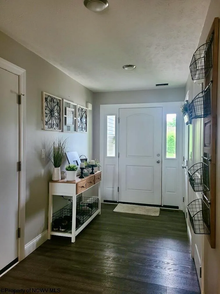 3 bed, 2.5 bath, $2,200 — Photo 2
