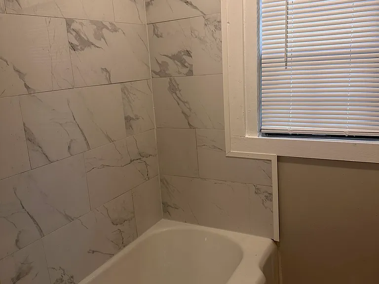 1019 Hill Ave — Photo 10