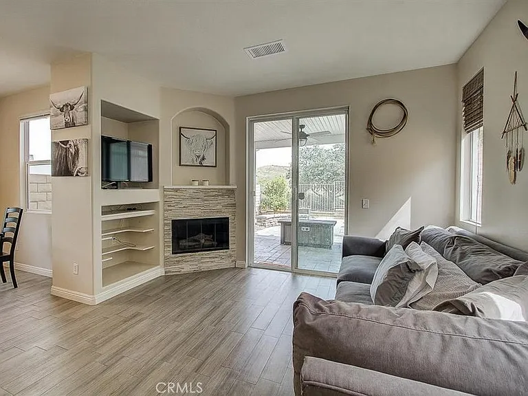 28545 Calex Dr — Photo 3