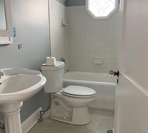 4th image of 326 18th Ave NE APT 4