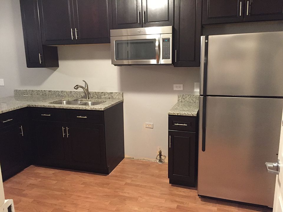 New kitchen cabinet and granite finishes