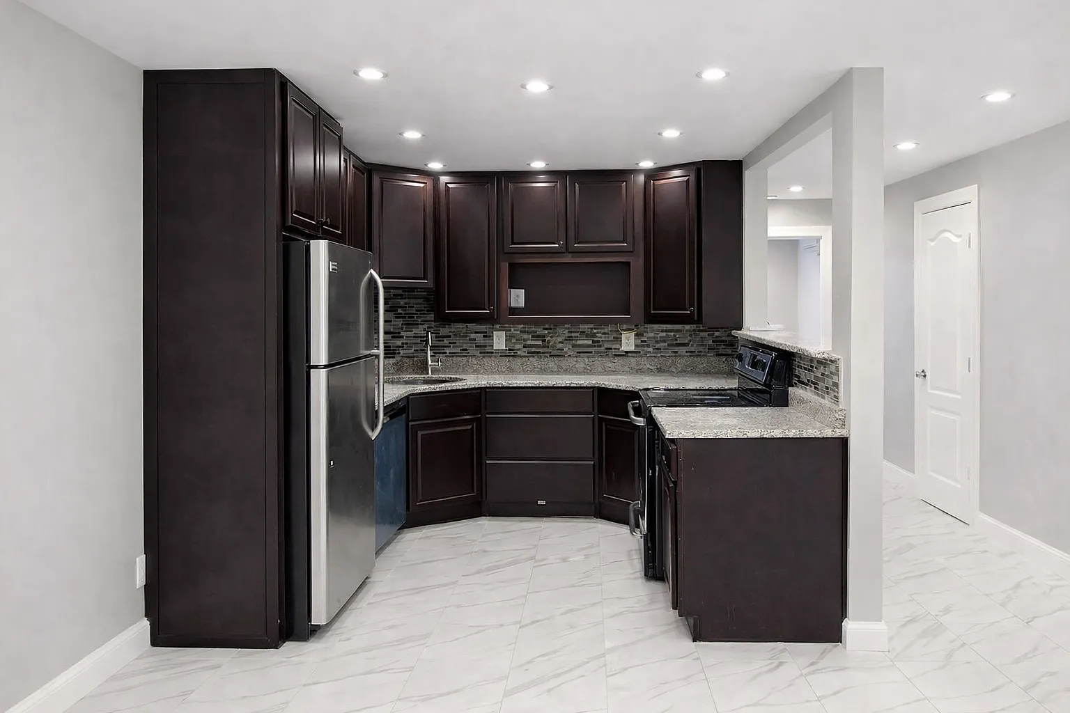 2 bed, 1000 sqft, $2,200 — Photo 2