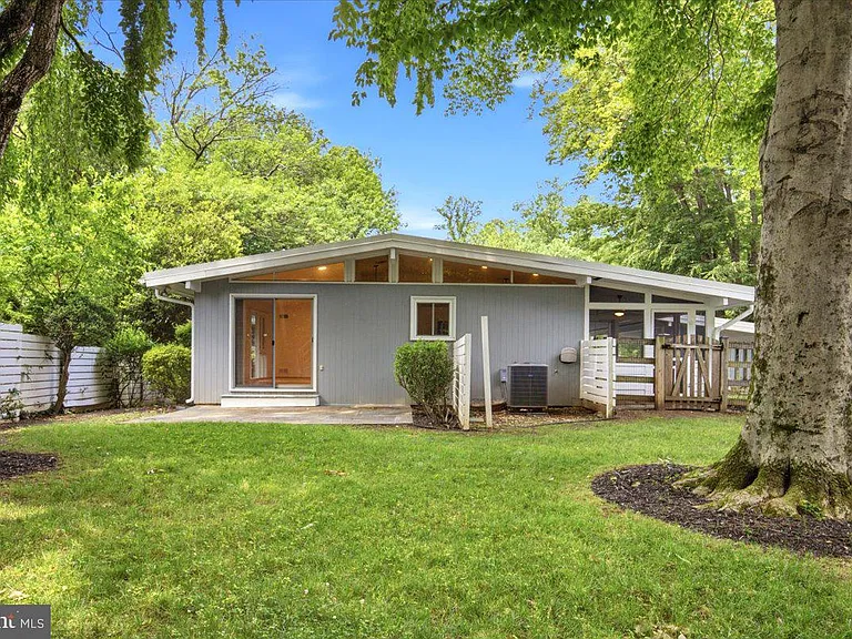 6614 Melody Ln — Photo 14