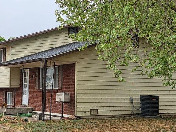 3rd image of 400 Oak Rd