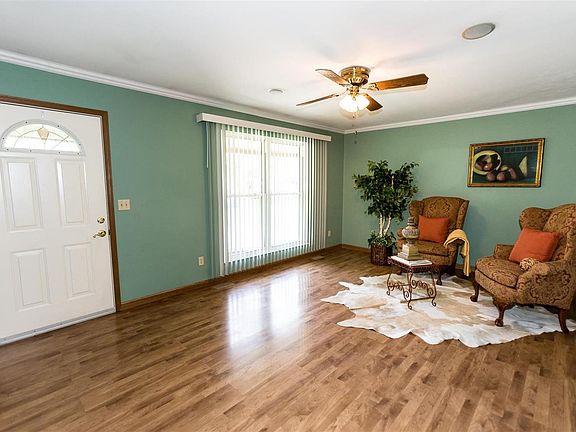 3rd image of 908 Estes Ct