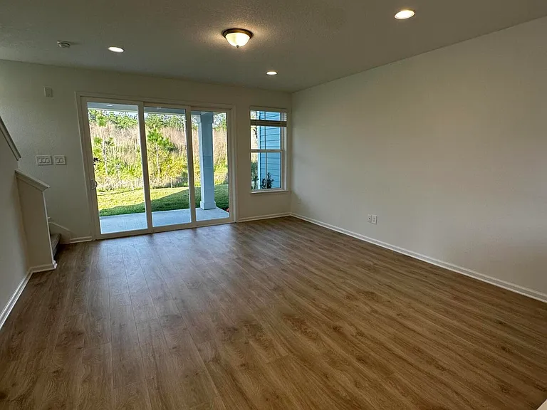 545 Brandon Lakes Dr — Photo 13