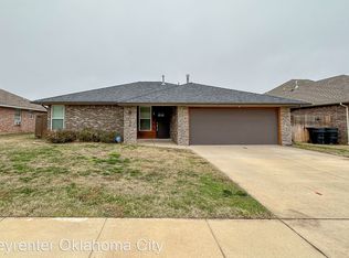 1208 Penn Ln, Moore, OK 73160
