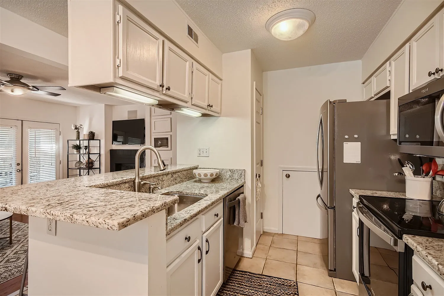 2 bed, 1074 sqft, $2,300 — Photo 3