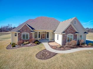 1123 Cheyenne Ct, Hubertus, WI 53033