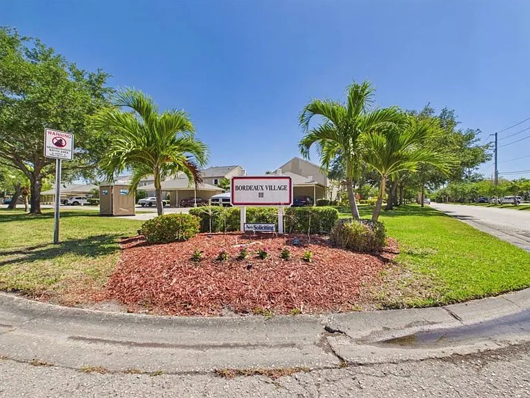 Pelican Ct — Photo 20