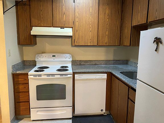 3rd image of 189 School St #301
