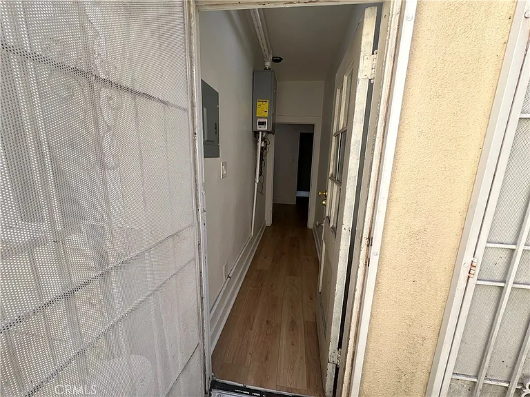 1557 W 36th Pl — Photo 22