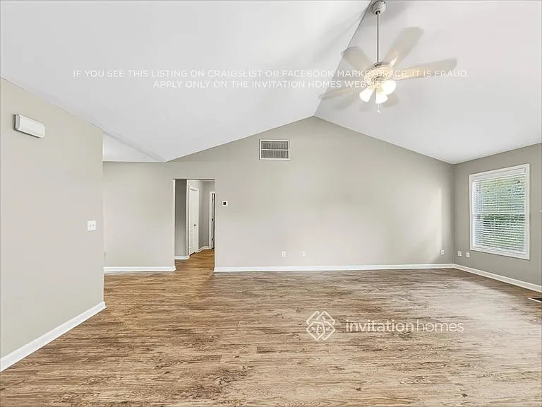 4730 Camelot Dr — Photo 6