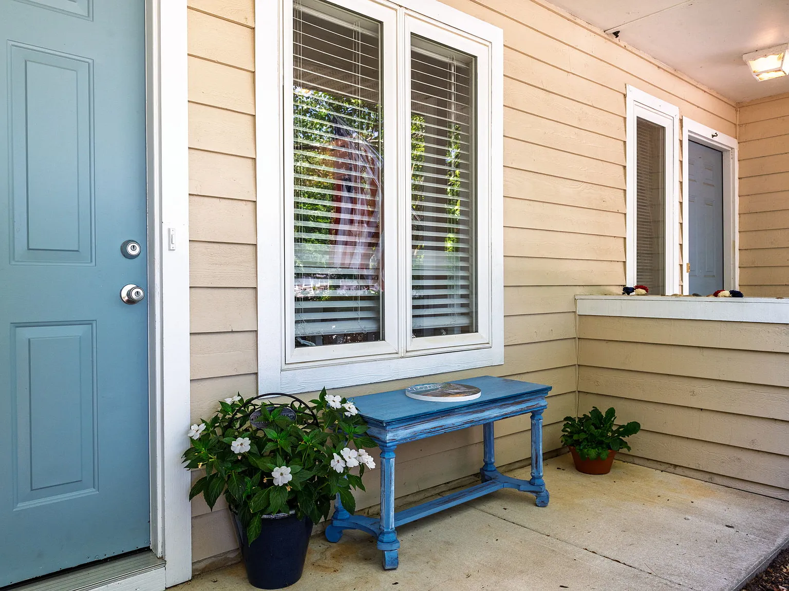 3 bed, 3.5 bath, 1958 sqft, $2,500 — Photo 4