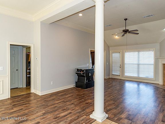 3rd image of 364 Kings Ridge Cir