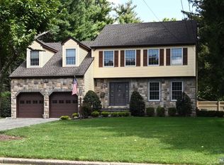 15 Laurel Ct, Mahwah, NJ 07430