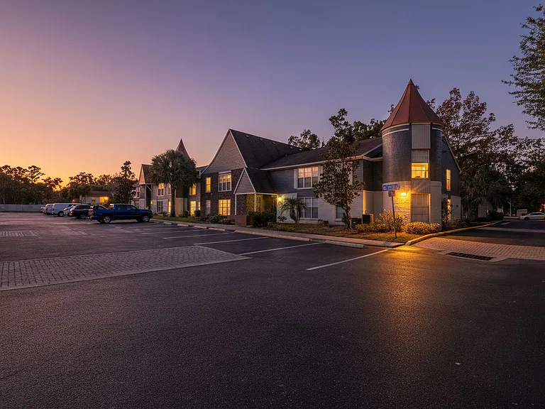 Foxcroft Apartments — Photo 18