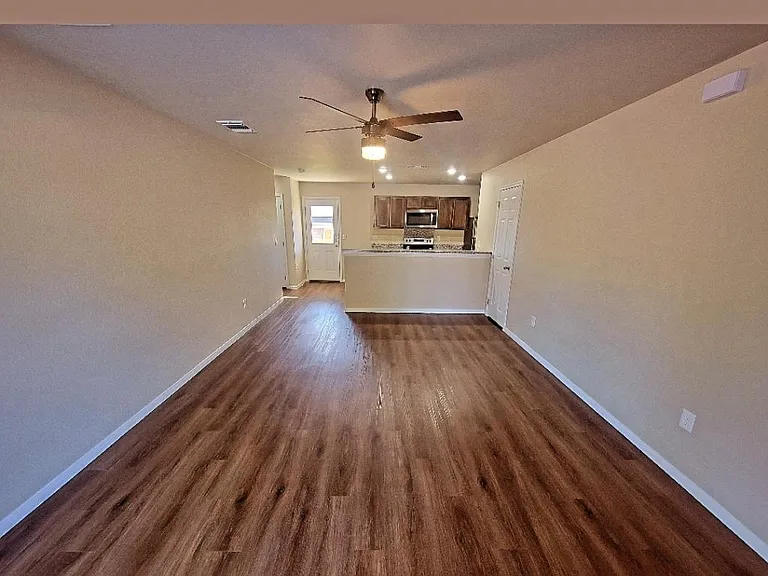 512 Raymond St #B — Photo 11