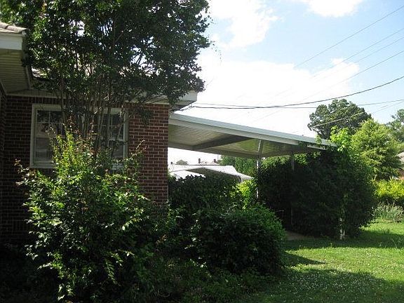 4th image of 221 Lowell St