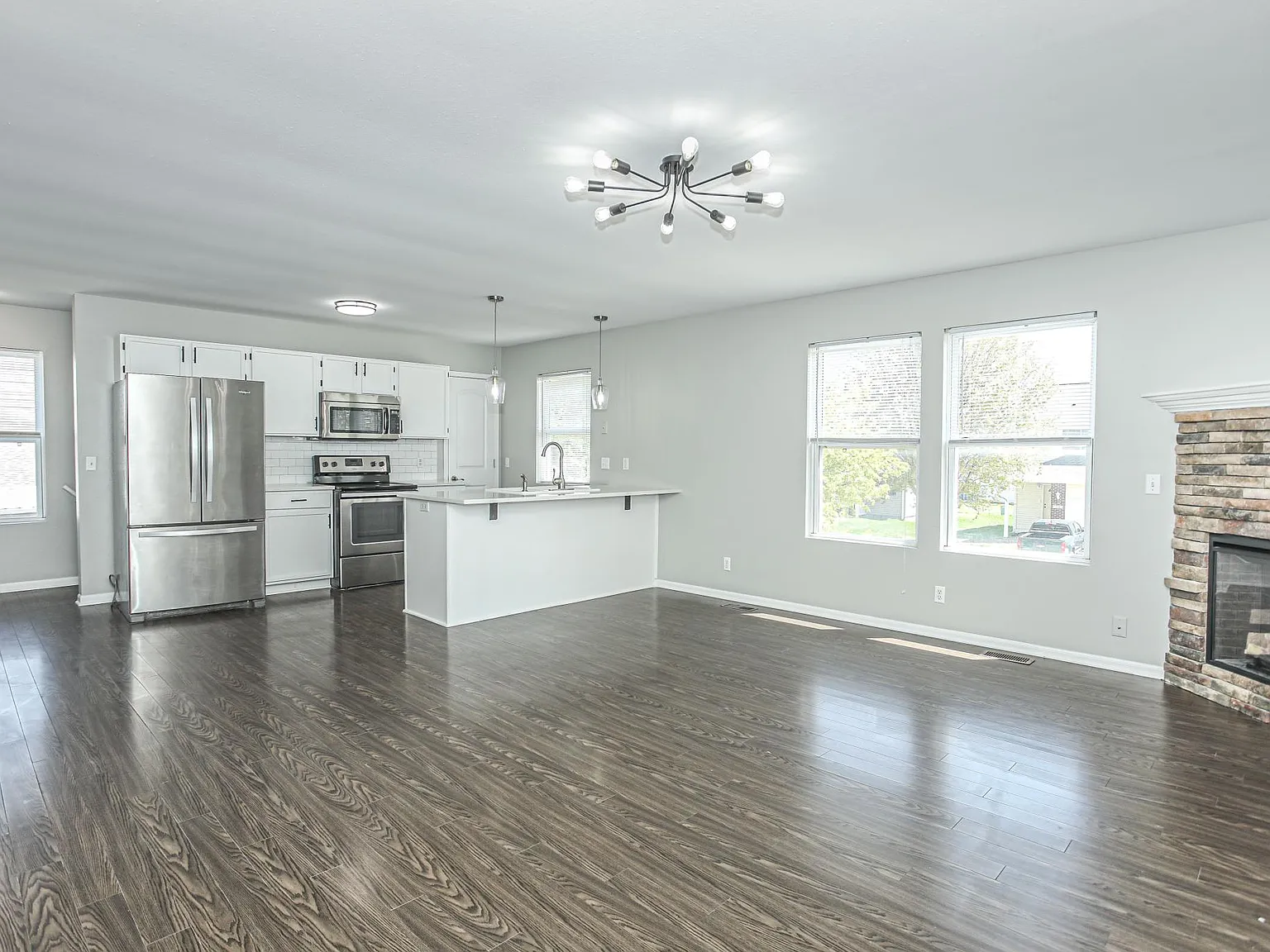 3 bed, 1600 sqft, $1,995 — Photo 2