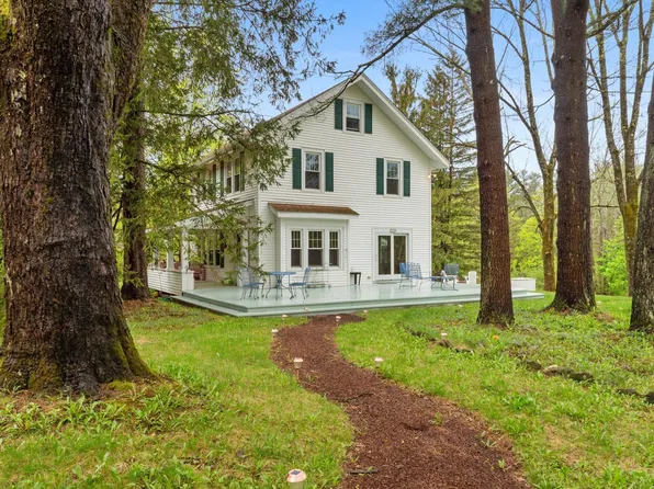 170 Stockbridge Rd, Lee, MA 01238