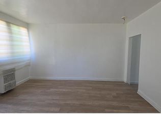 10420 S Broadway, Los Angeles, CA 90003