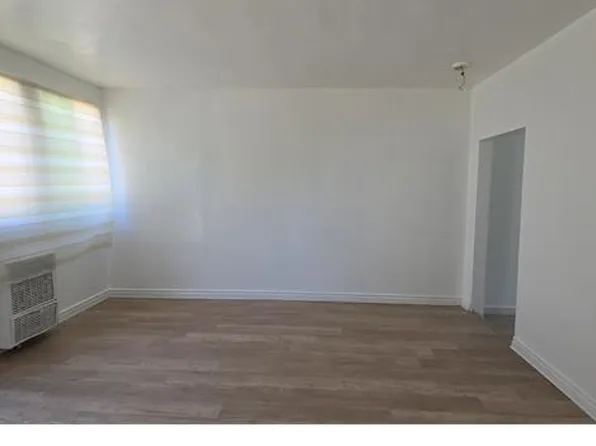 10420 S Broadway, Los Angeles, CA 90003