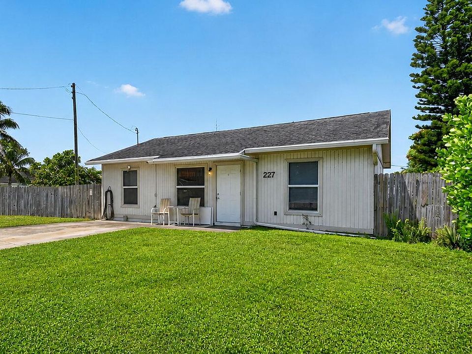 1st image of 207/227 Ethelyn Drive