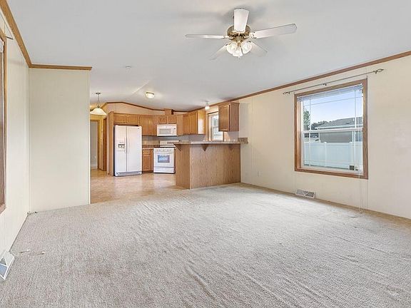 3rd image of 36 Big Sky Country Dr