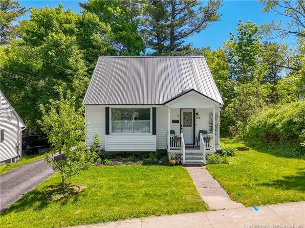 638 Hanson St, Fredericton, NB E3B 3Z9