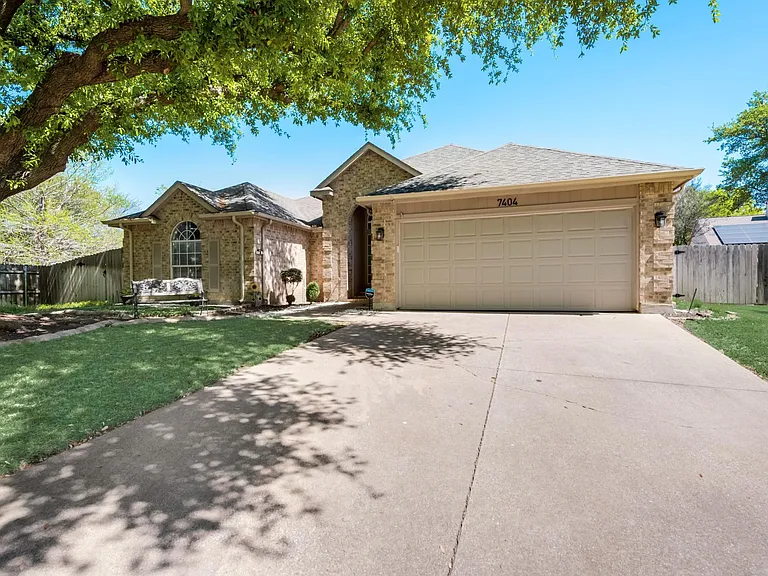 7404 Catlow Ct — Photo 2