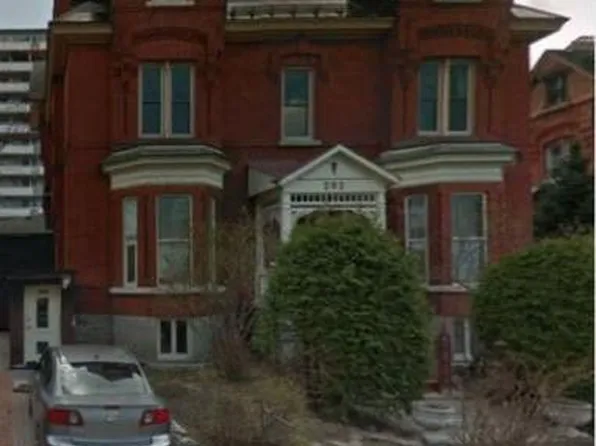 292 Frank St, Ottawa, ON K2P 0X8