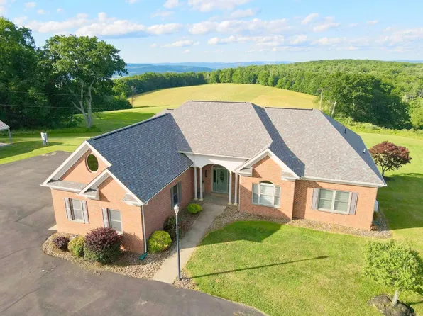 55 Townsend Way, Elmira, NY 14903