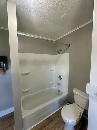 1024 Midland Ave #2 Photo 1