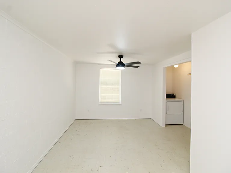Molly Court — Photo 30