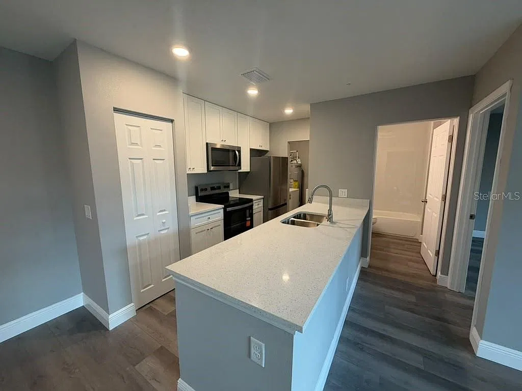 2 bed, 2.0 bath, 937 sqft, $1,650 — Photo 4