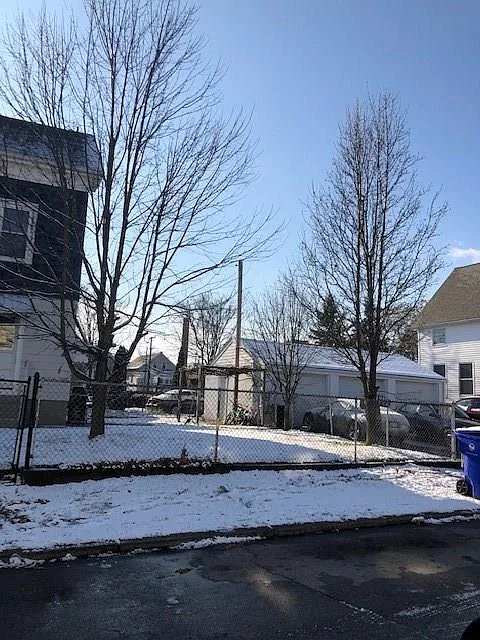 Building Photo 4