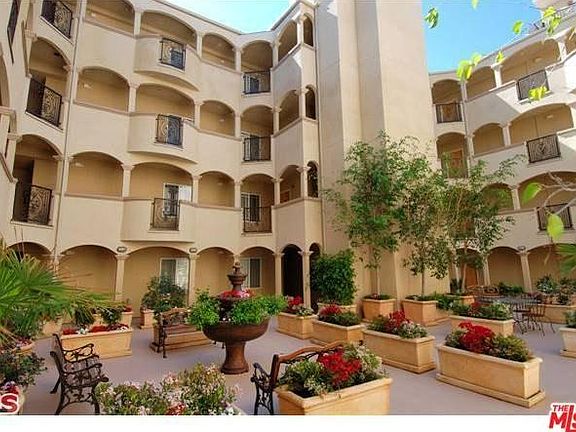3rd image of 11911 Mayfield Ave #507