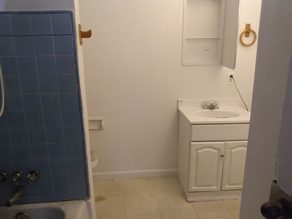 5th image of 4015 E White Ave #1