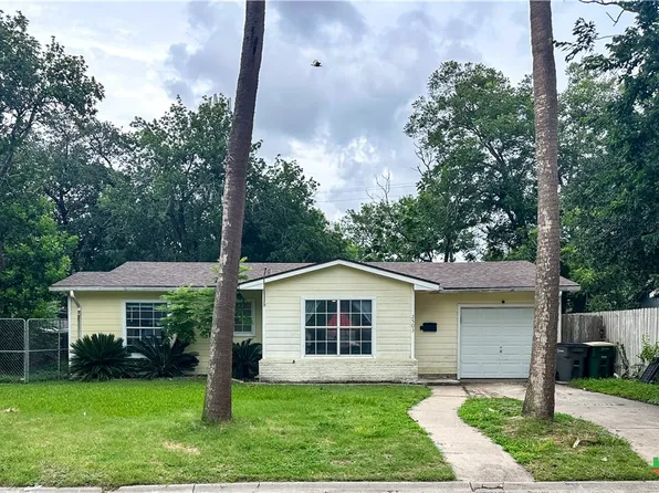 2503 E Mistletoe Ave, Victoria, TX 77901