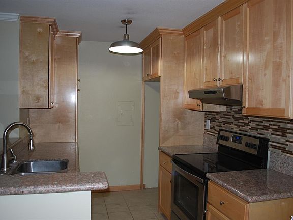 5th image of 23515 Lyons Ave Unit 185