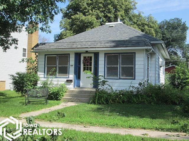 1st image of 611 1st St SE
